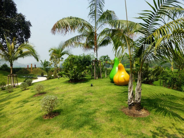 Chiang Mai motorcycle tour pear and other vegetable sculpture