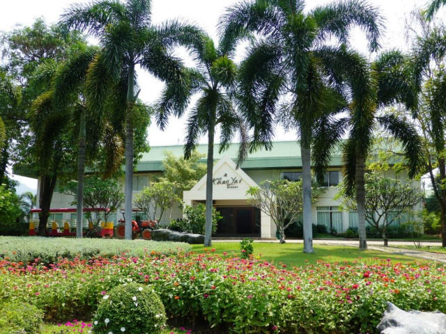 Khan Yai House and palm trees