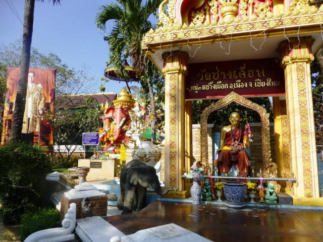 Temple god with gifts