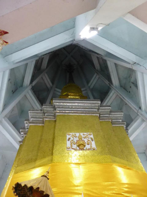 Thailand Chiang Mai temple under roof