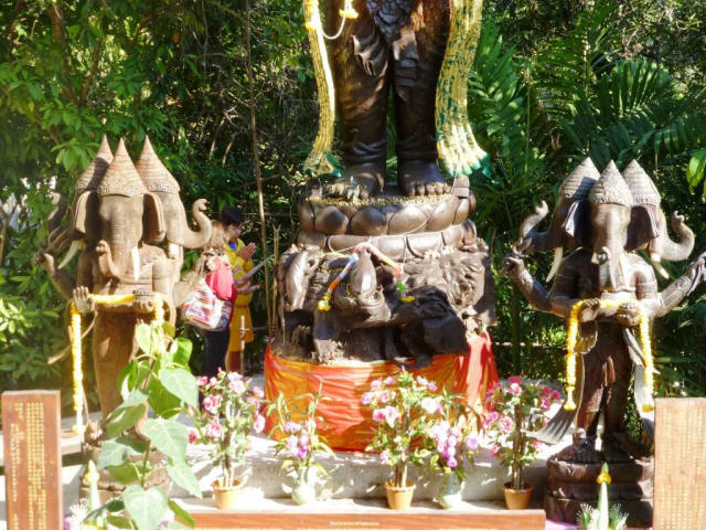 Chiang Mai Thai gods gifts and flowers