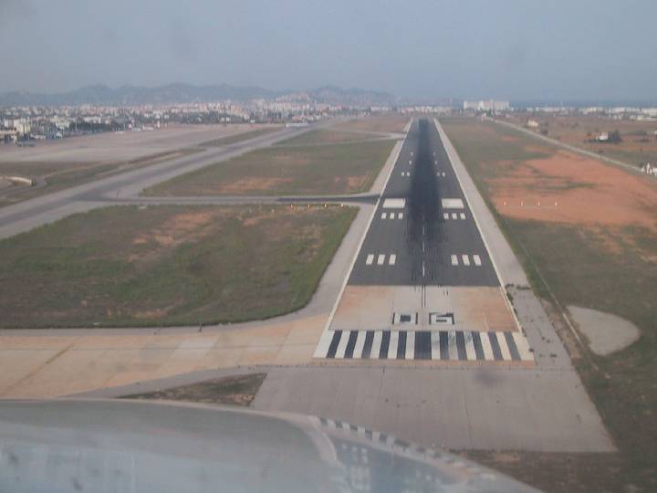 HB-LEM short final 06