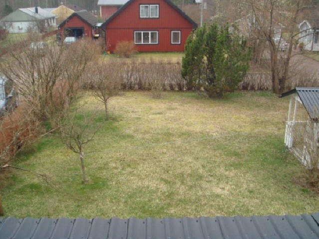 House Stocka lawn and garden house in front of house