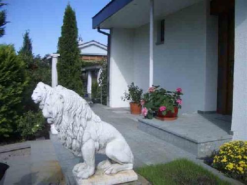 House Suhr lions at entrance