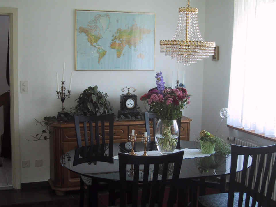 House Suhr livingroom eating table