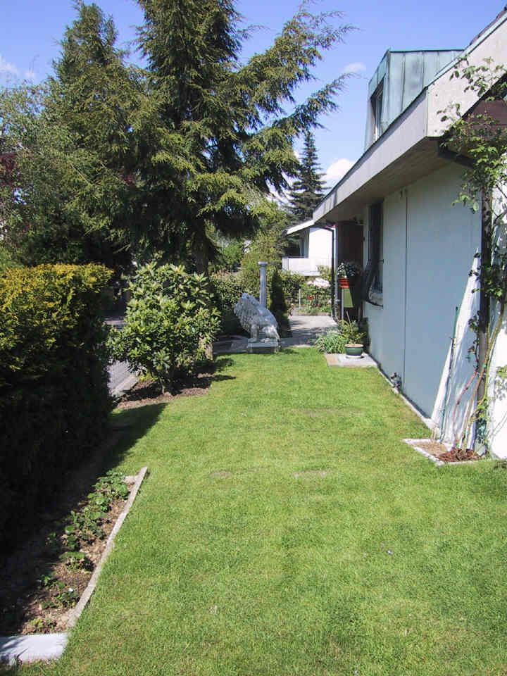 House Suhr northside with entrance 2