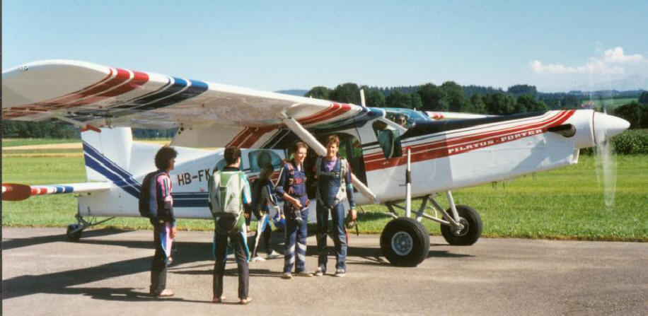 Paragliding LSZV Beat and Frederik group entering PC12
