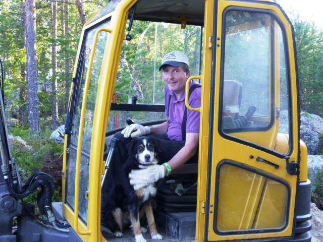 Forest digger with Beat and Kita sitting in it