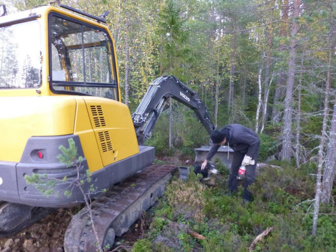 Stuga forestroad Kita and Beat digger work