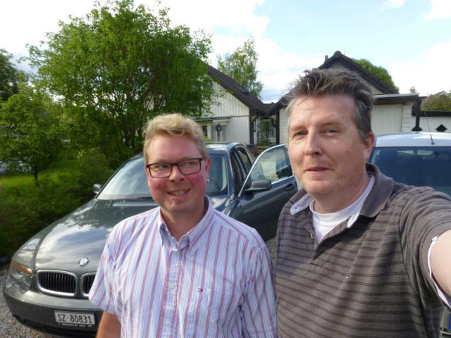 Stocka arrival Beat and Stefan in front of car