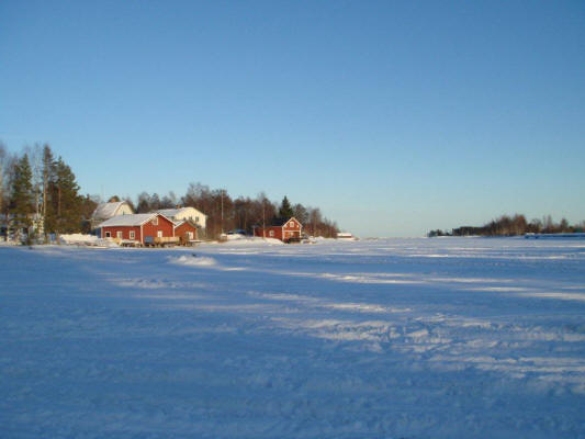 Stocka with snow and partially frozen sea houses left (inner harbor)