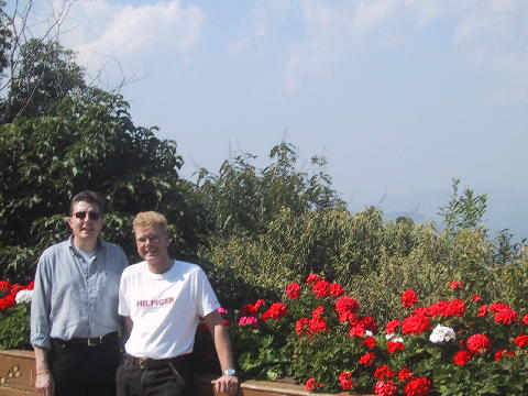 Thailand VTSP Beat & Stefan in front of flowers