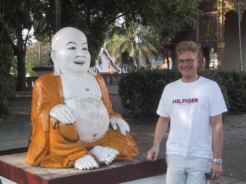 Thailand VTSP Stefan next to Buddha